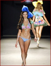 candice-swanepoel_04.jpg - 134 KB
