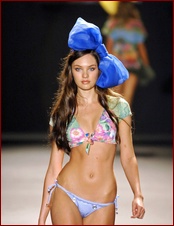 candice-swanepoel_05.jpg - 129 KB