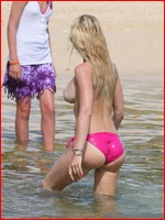 alicia-douvall_11.jpg - 206 KB