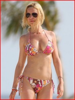 alicia-douvall_15.jpg - 135 KB