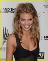 annalynne-mccord_04.jpg - 71 KB