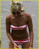 ashley-tisdale_01.jpg - 153 KB