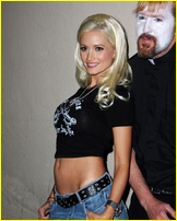 holly-madison_08.jpg - 150 KB