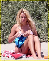 pamela-anderson_08.jpg - 269 KB