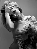 Rosie Huntington Whiteley Nude Pictures