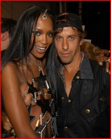 naomi-campbell_01.jpg - 121 KB