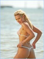 Nicky Whelan Nude Pictures