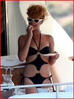 Rihanna Nude Pictures